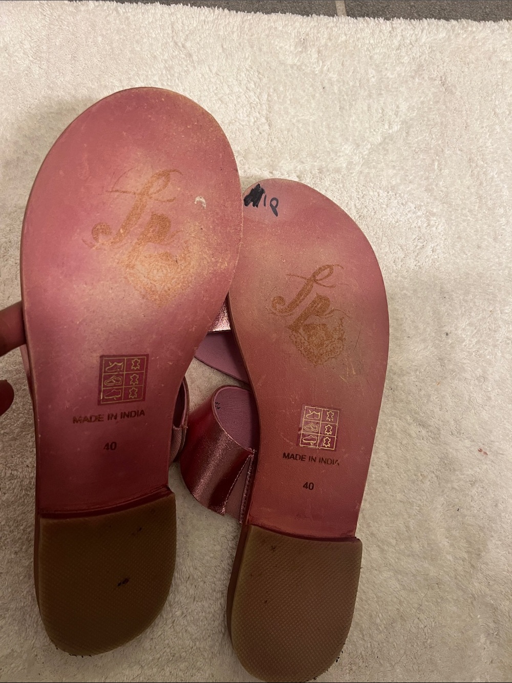 FREE PEOPLE Abilene Slides
Sandals PINK METALLIC LEATHER Toe Loop Flats 40/9 - Picture 4 of 5